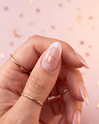 Autocollant cœur NightNail posé sur un ongle
